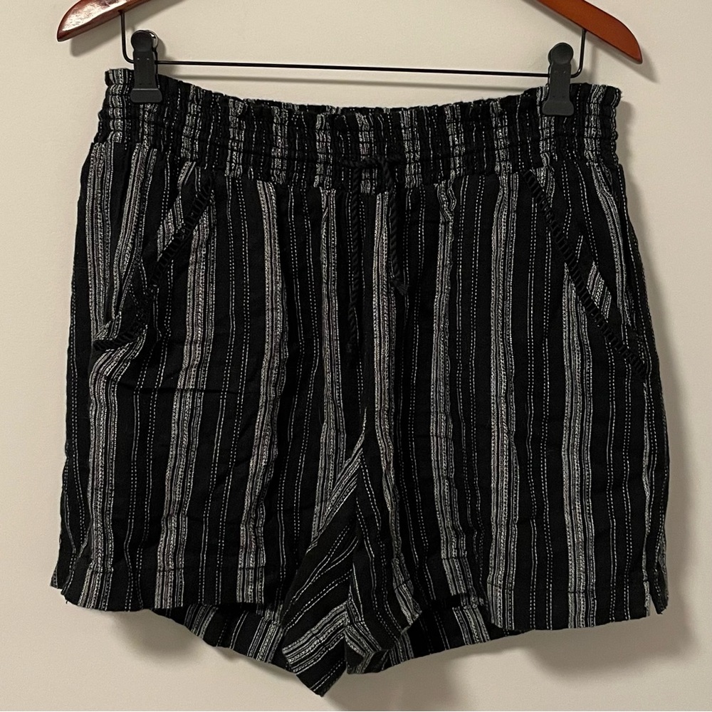 Black Striped Pattern Shorts - Picture 1 of 4